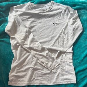 EUC Nike Classic White Long Sleeve Tee
